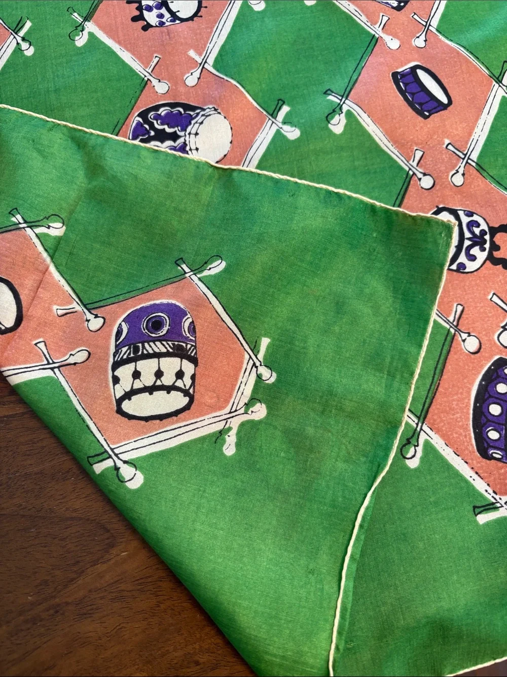 Symphony Scarf drum roll